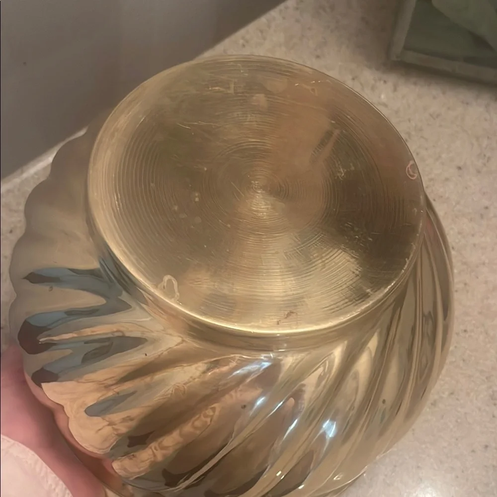 Gold Swirl Pattern Vase Accents